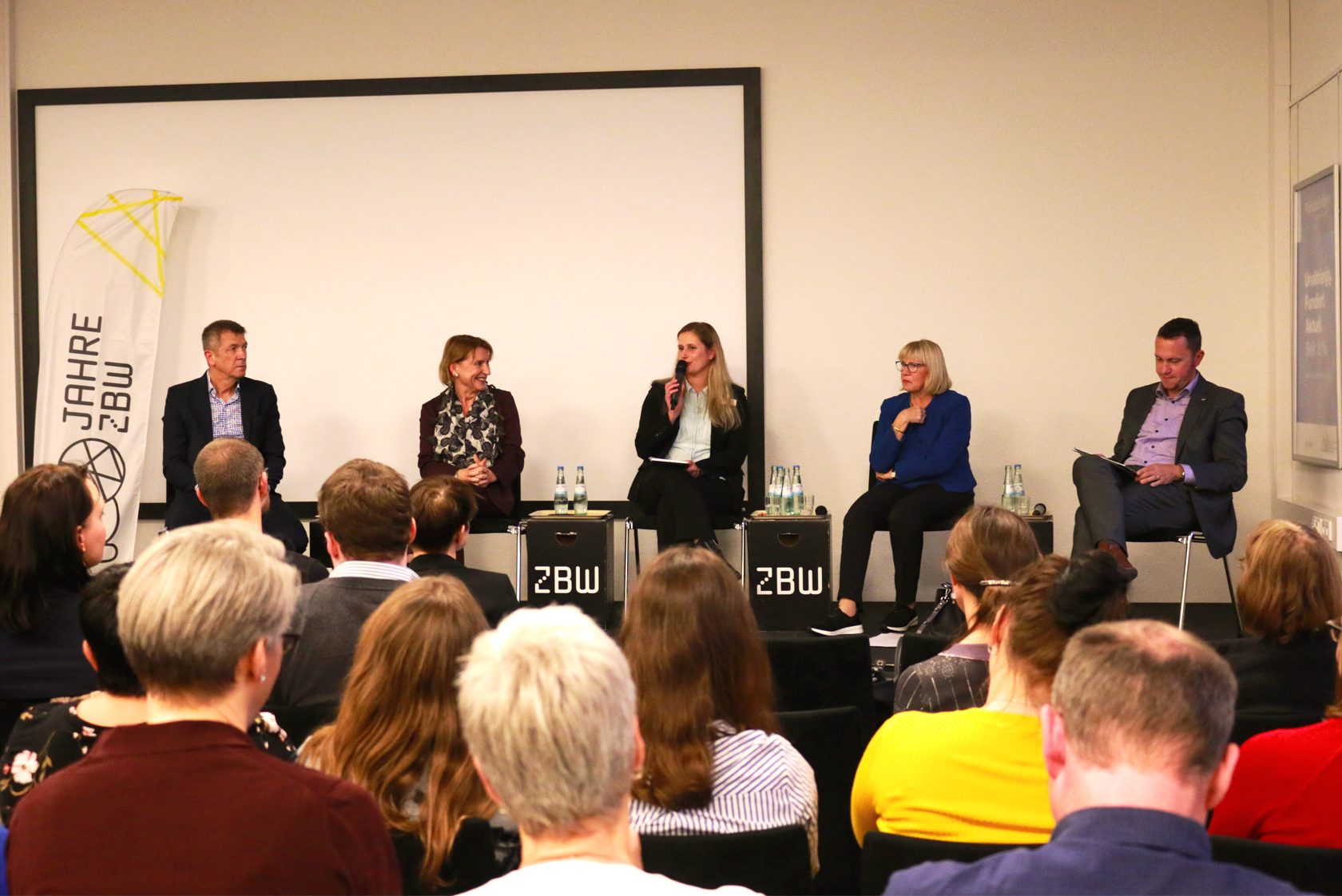 Podiumsdiskussion: Perspektiven für „Bibliotheken 2050“